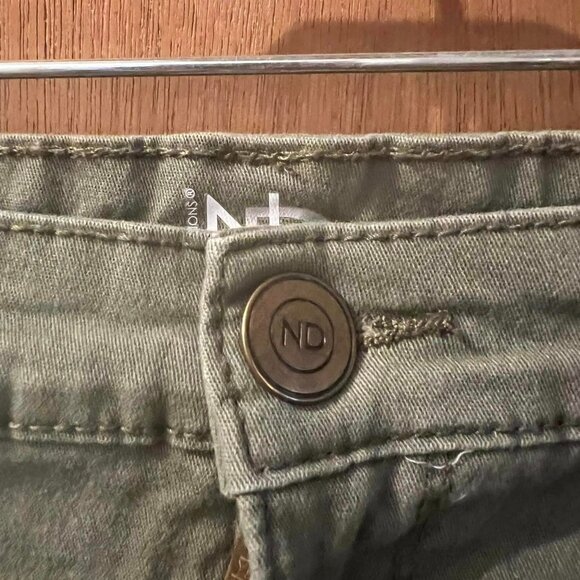 ❤️🔥❤️🔥🐻Size 14 - New Direction - Light Green Pants/Jeans - W35"/L30" - Picture 2 of 7